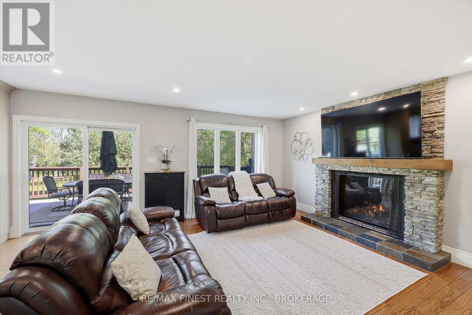 3031 LAKEHEAD ROAD - 9