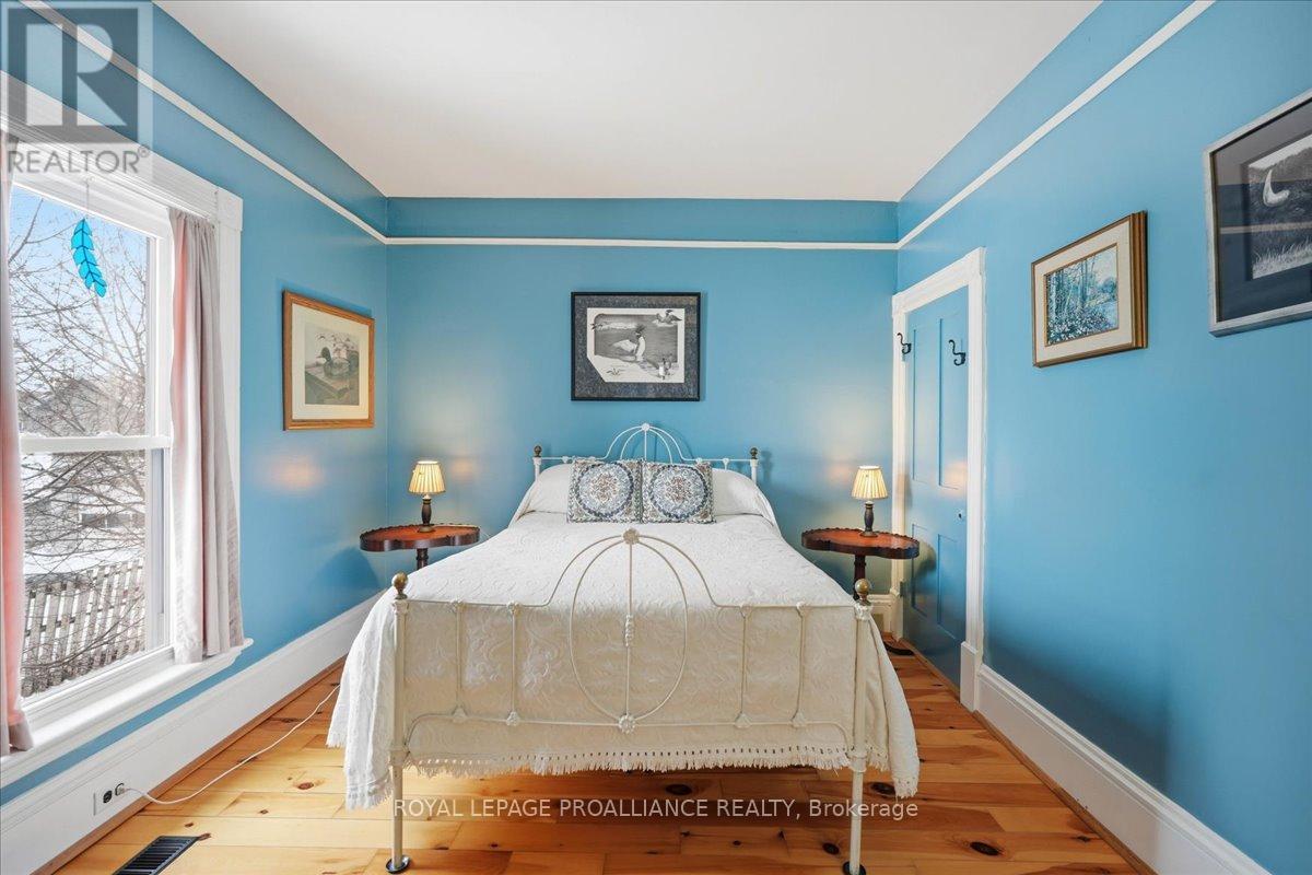 246 COLBORNE STREET - 36