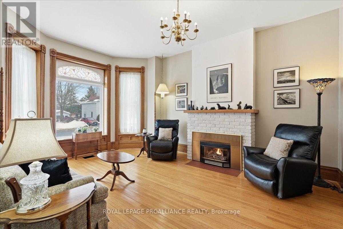 246 COLBORNE STREET - 8