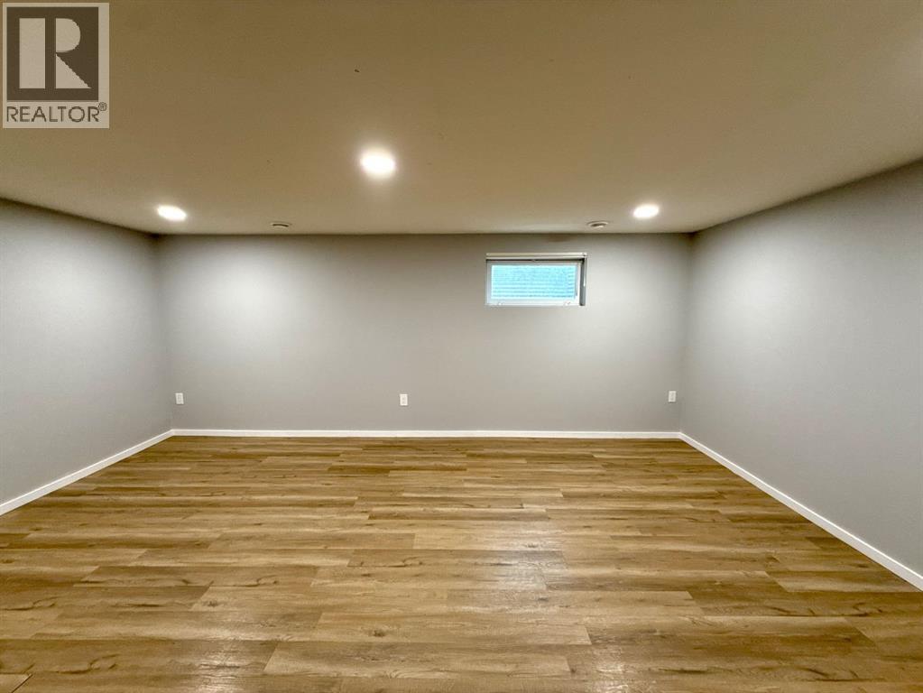 2626 23 Avenue S - 24