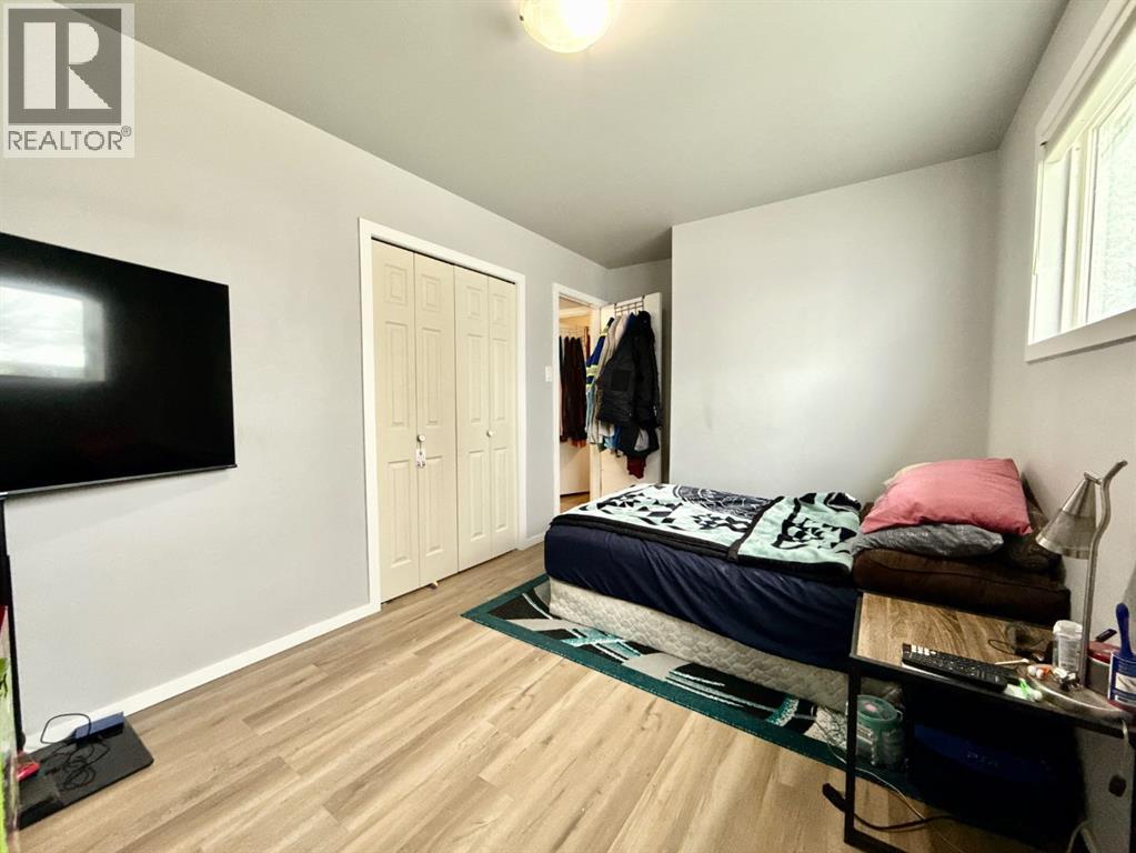 2626 23 Avenue S - 12