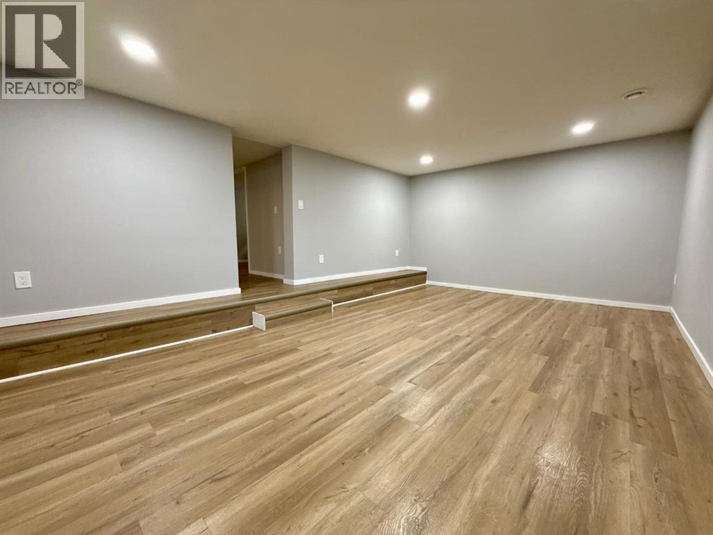 2626 23 Avenue S - 25