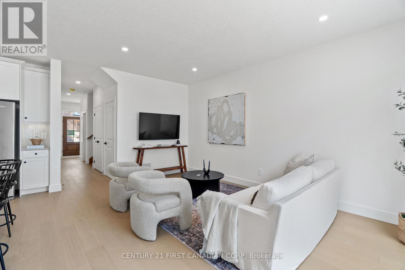 #20(24) 147 SCOTTS DRIVE - 19