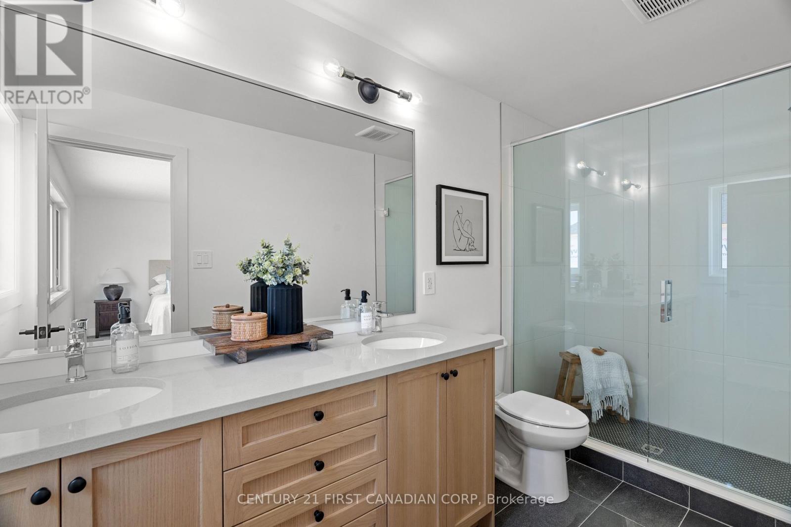 #20(24) 147 SCOTTS DRIVE - 25