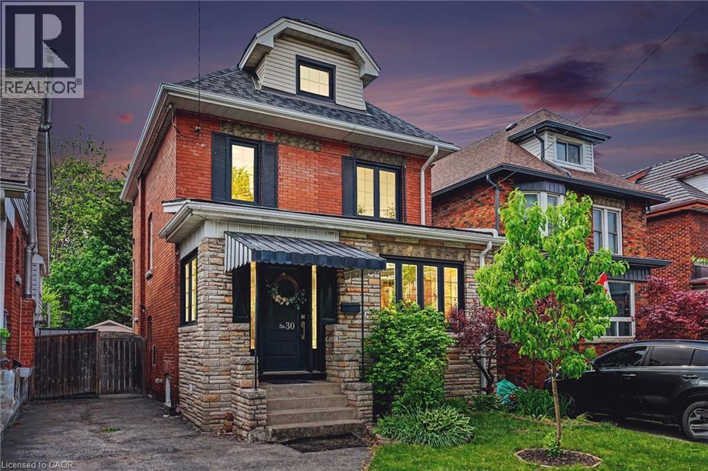 30 PROVINCE Street S - 37