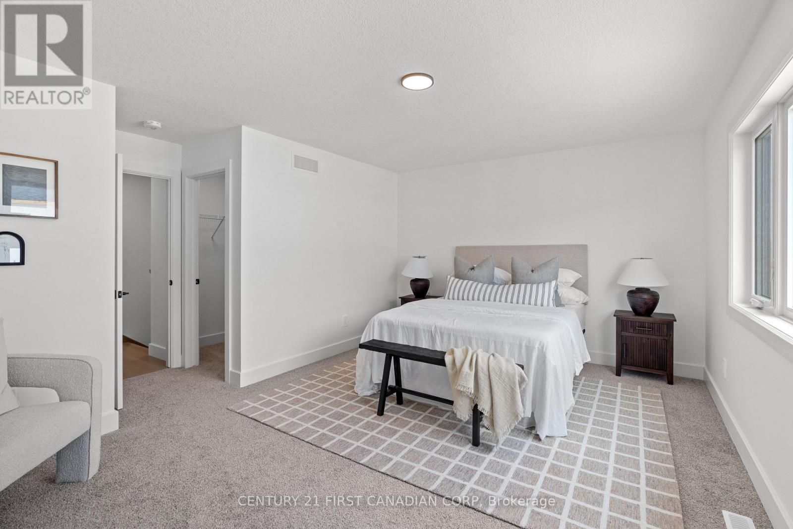 #20(24) 147 SCOTTS DRIVE - 23