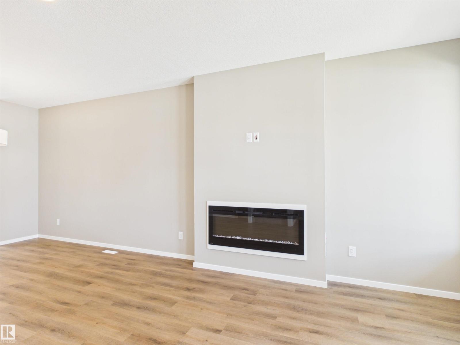1098 MCLEOD AV - 3
