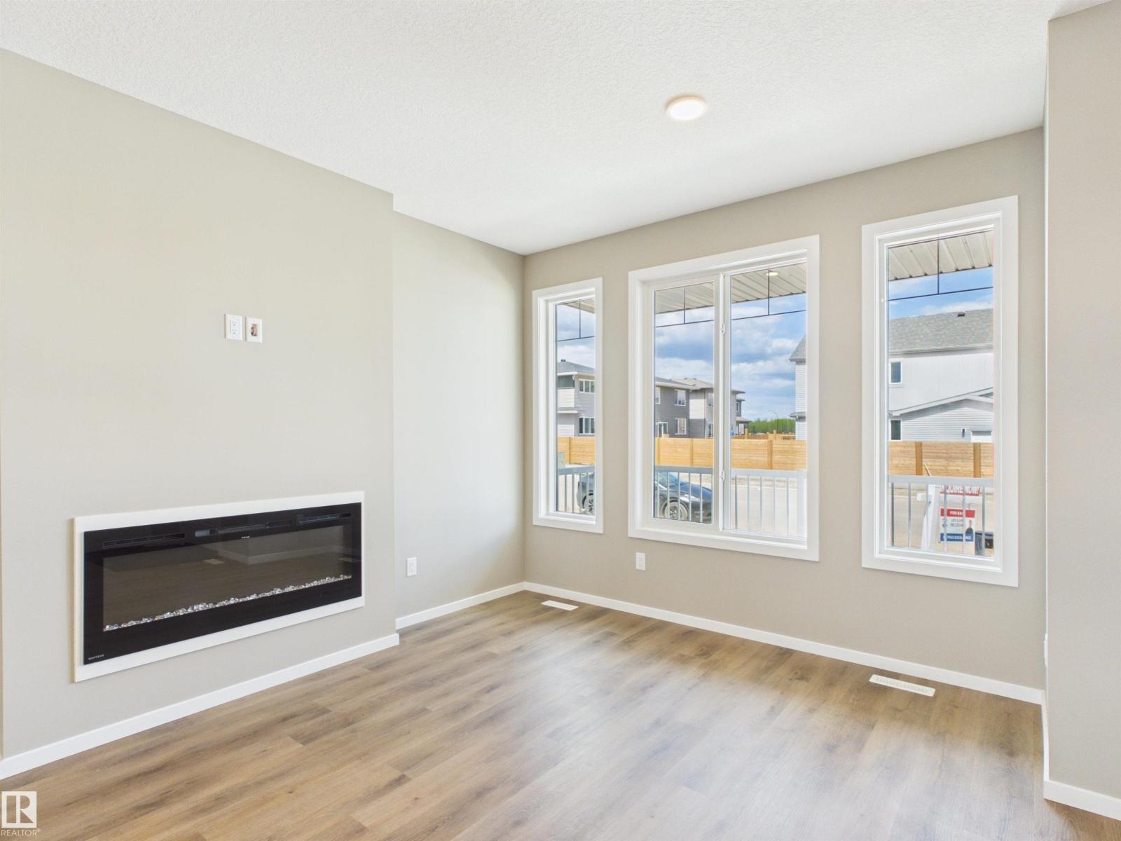 1098 MCLEOD AV - 5