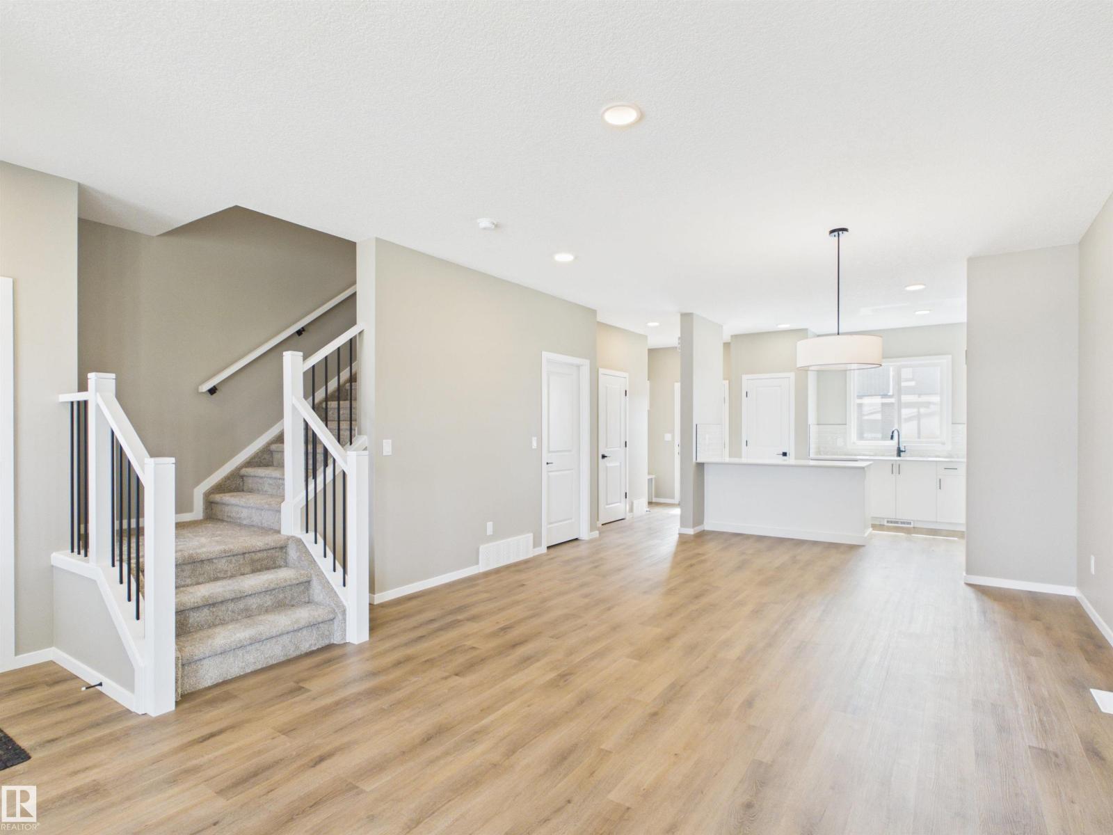 1098 MCLEOD AV - 1