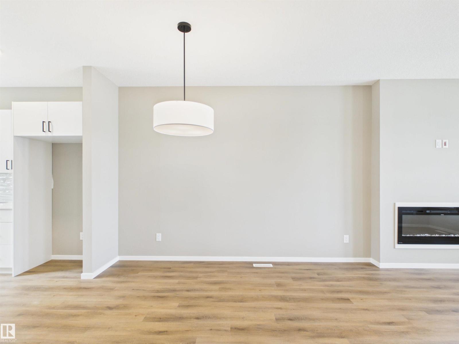 1098 MCLEOD AV - 6