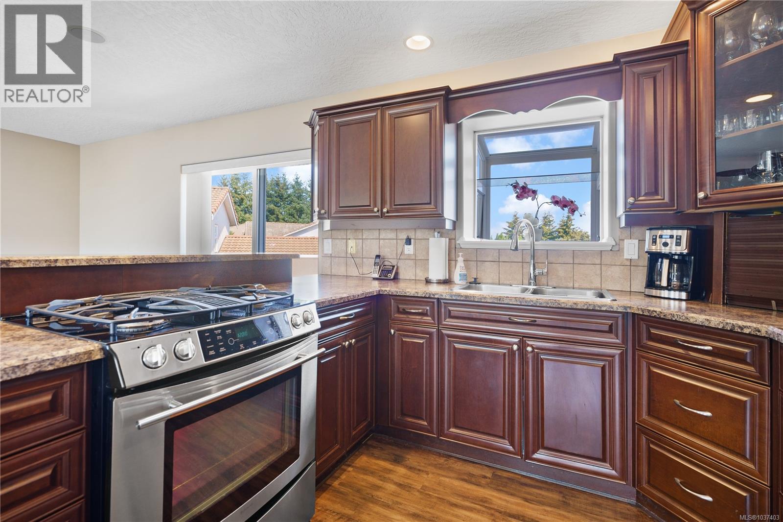 6255 Karen Crt - 3