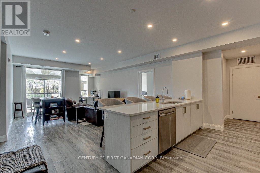 #208 200 Callaway Road, London North (North R), Ontario, N6G3X6, London North (North R), Ontario — photo 4 of 5