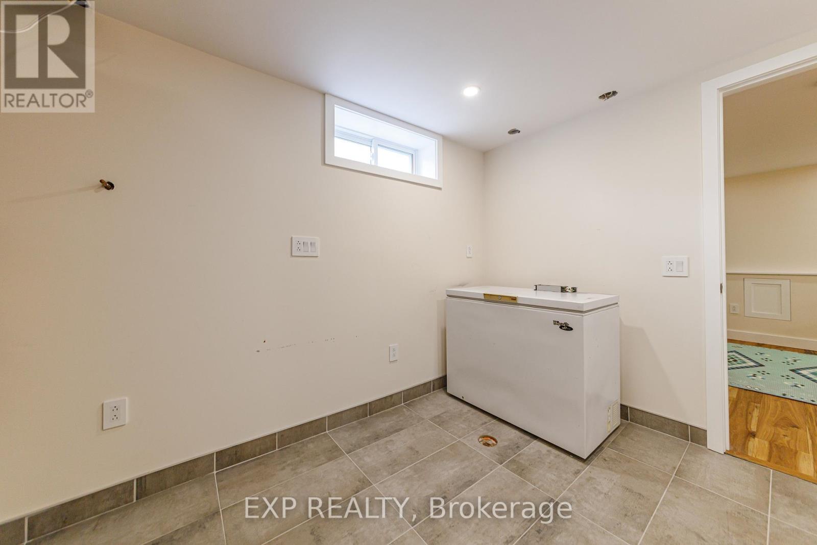 1642 VALMARIE AVENUE - 36