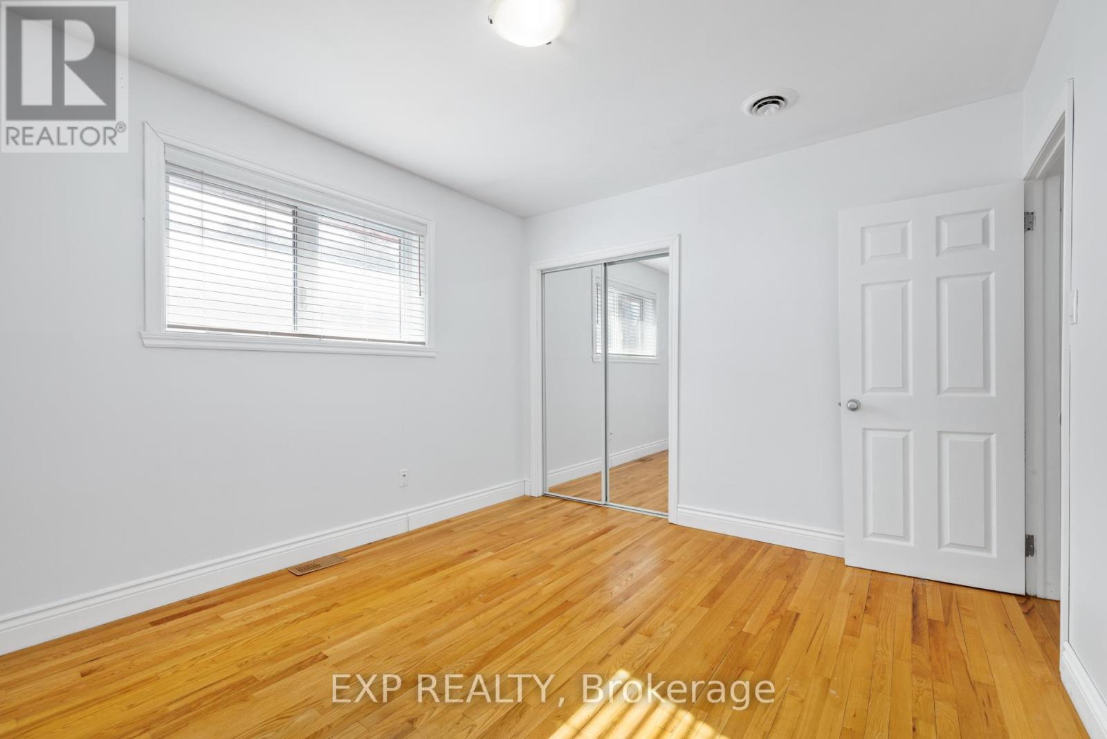 888 CHARLESWOOD AVENUE - 25