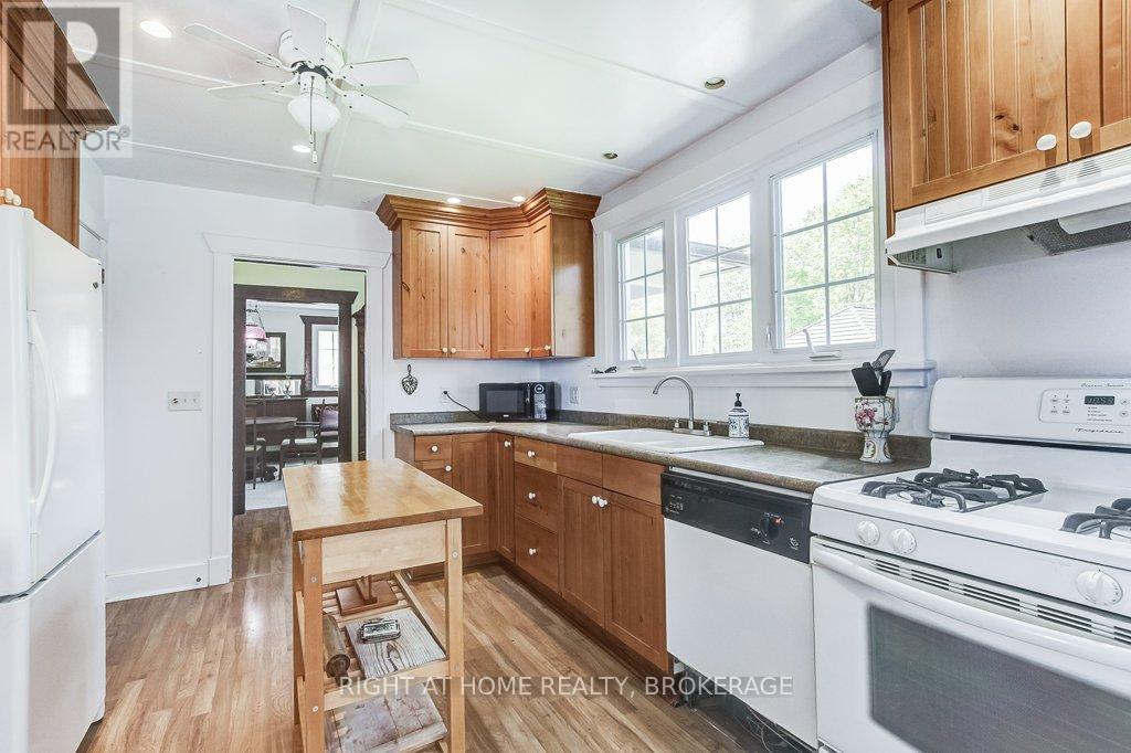 306 PROSPECT POINT ROAD S - 23