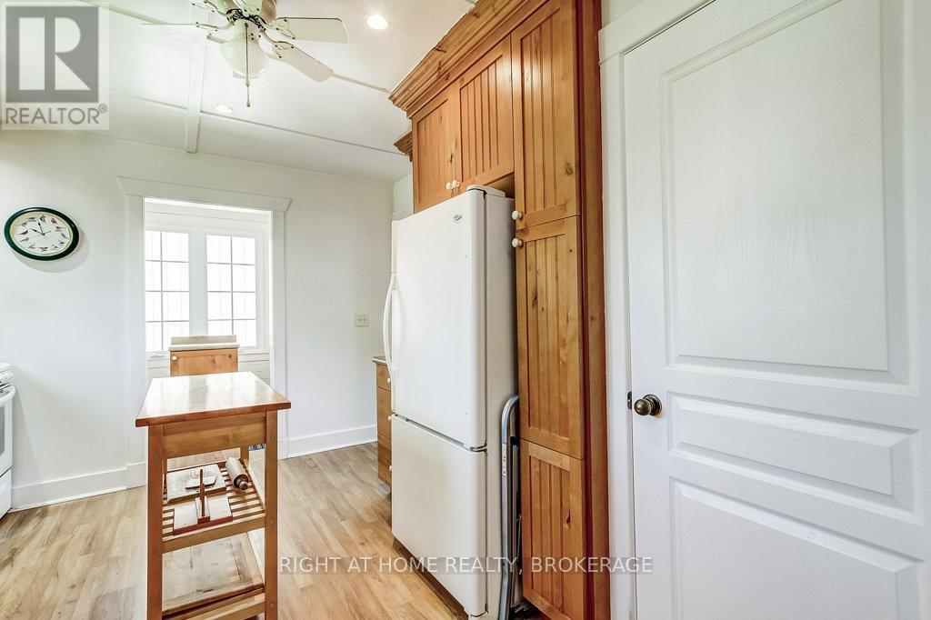 306 PROSPECT POINT ROAD S - 26