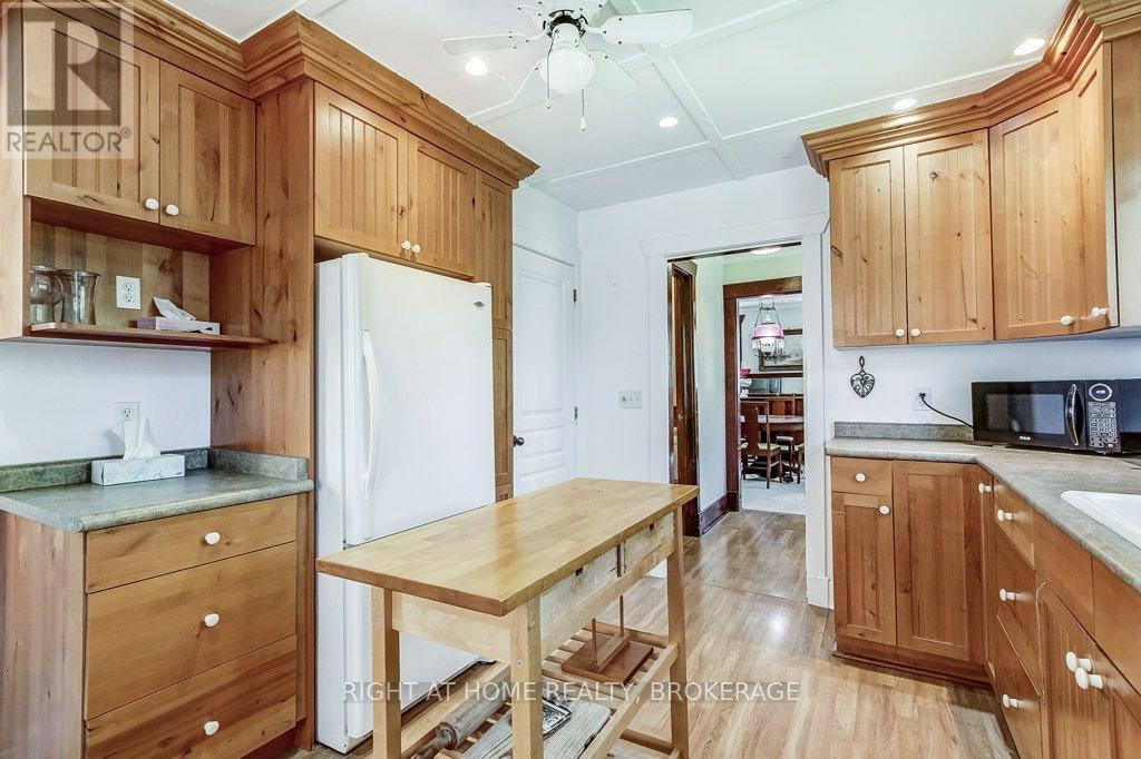 306 PROSPECT POINT ROAD S - 24