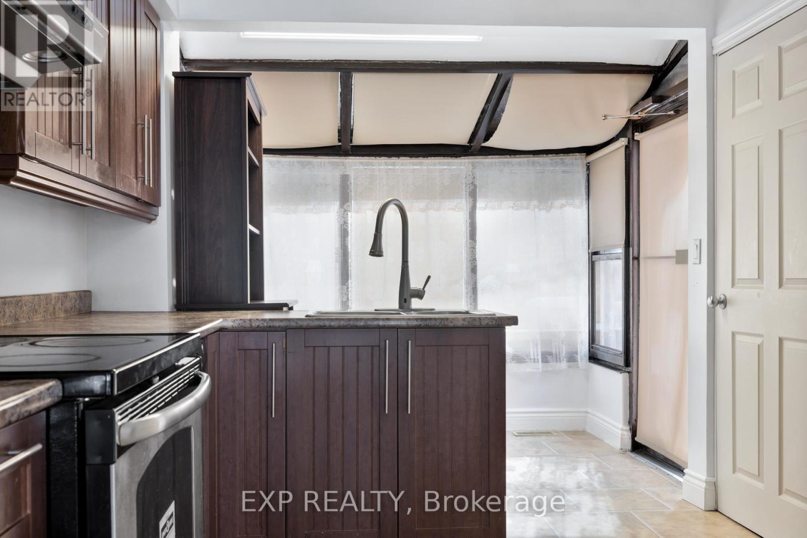 888 CHARLESWOOD AVENUE - 13