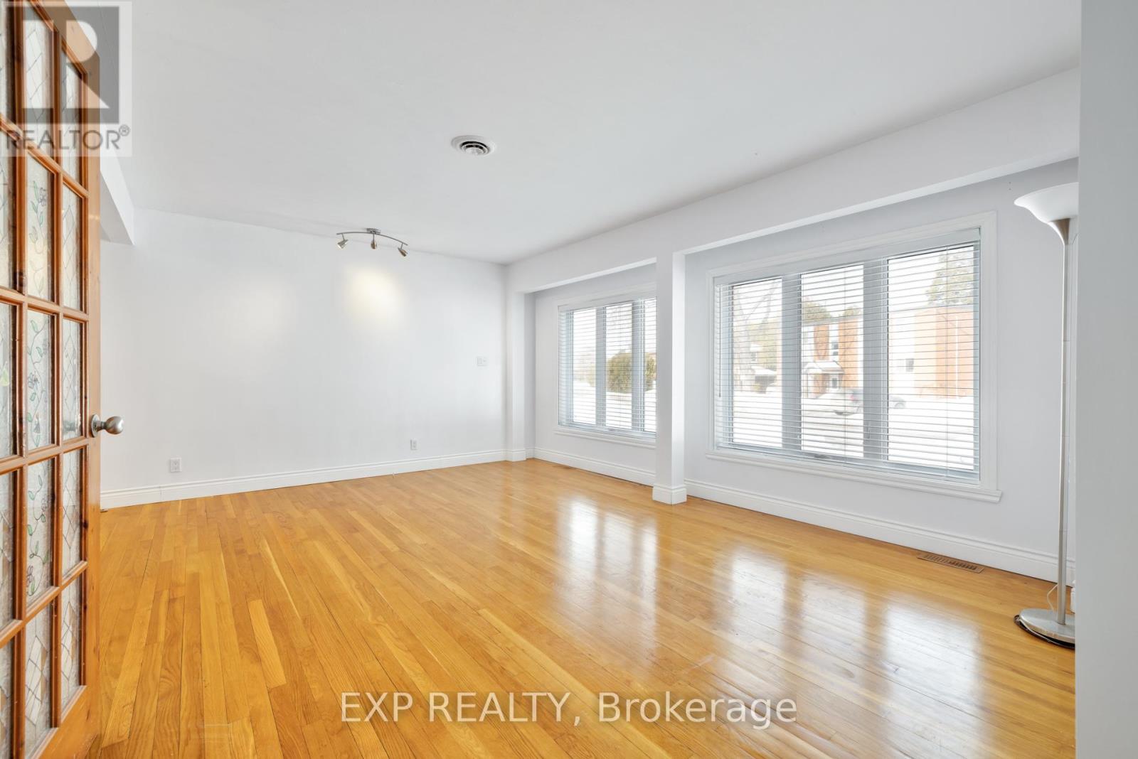 888 CHARLESWOOD AVENUE - 4