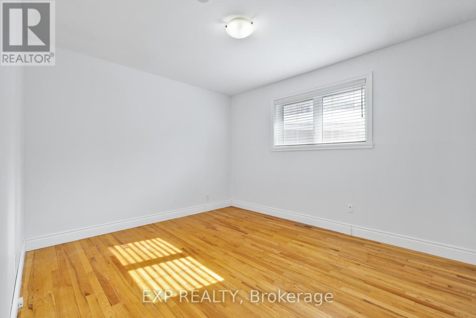 888 CHARLESWOOD AVENUE - 23
