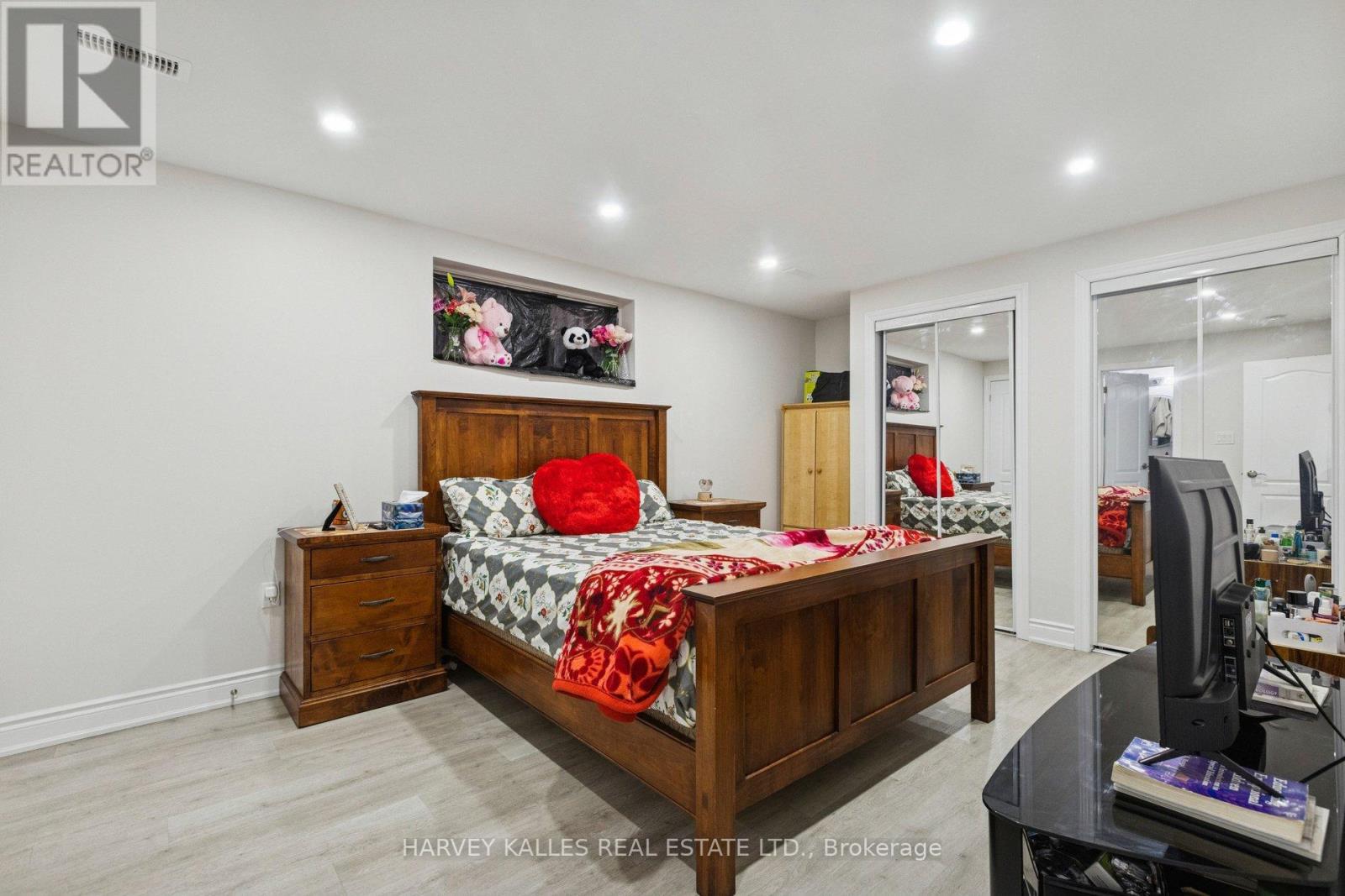 409 TEALBY CRESCENT - 39