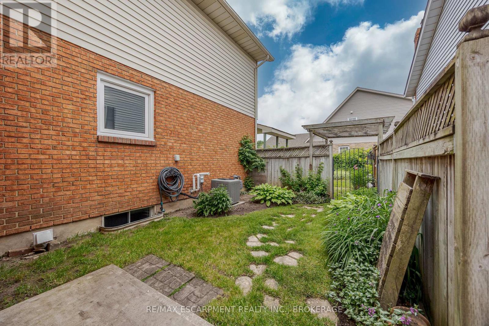 7543 MERRITT AVENUE - 34