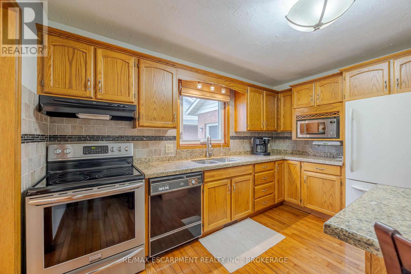 7543 MERRITT AVENUE - 7