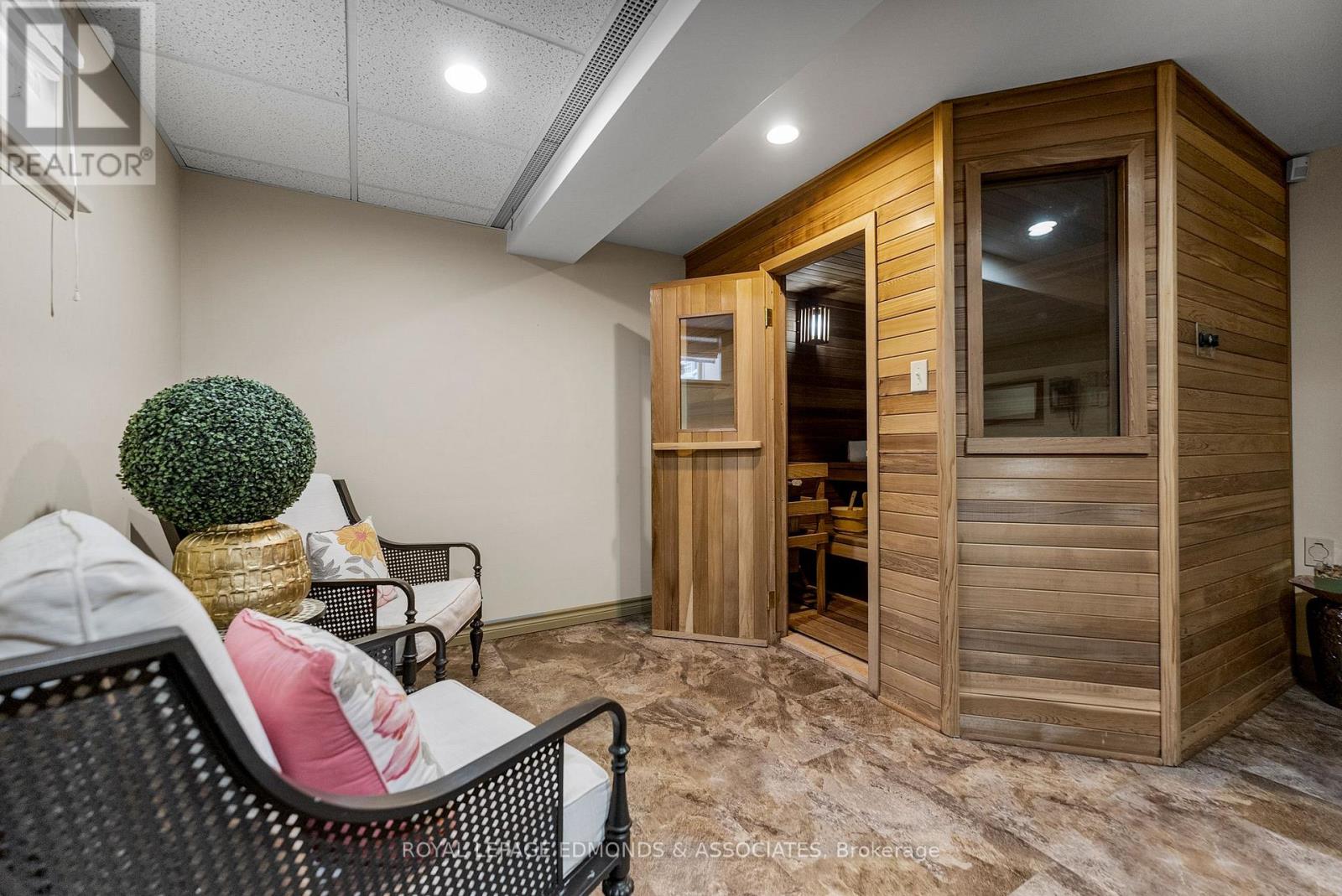 307 MAPLE AVENUE - 34