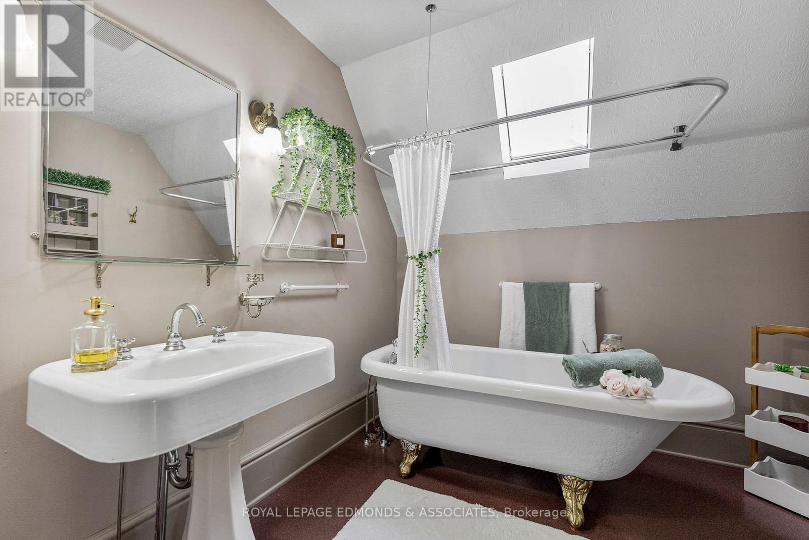 307 MAPLE AVENUE - 30