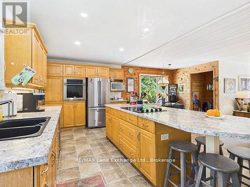 213 HURON ROAD - 11