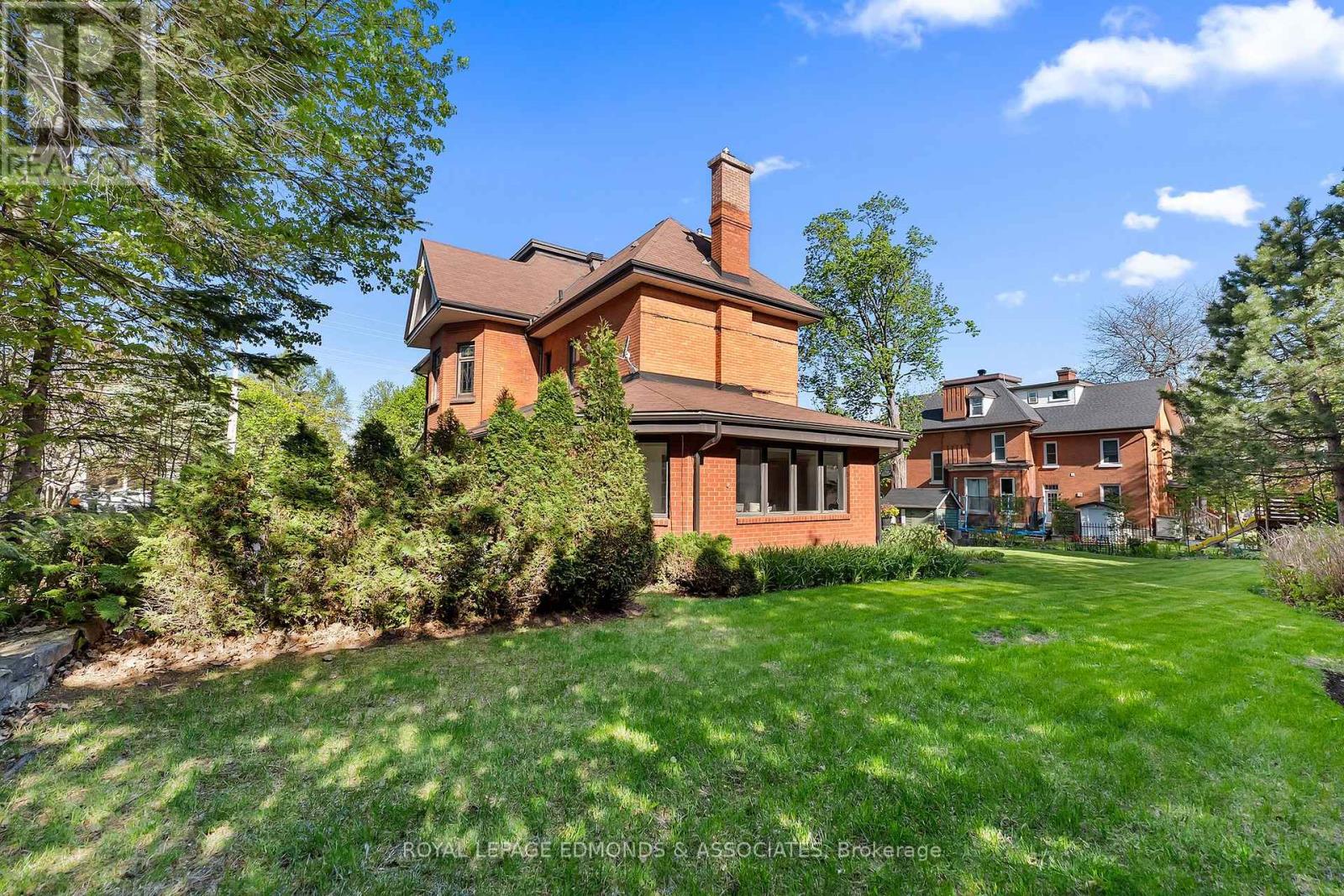 307 MAPLE AVENUE - 44