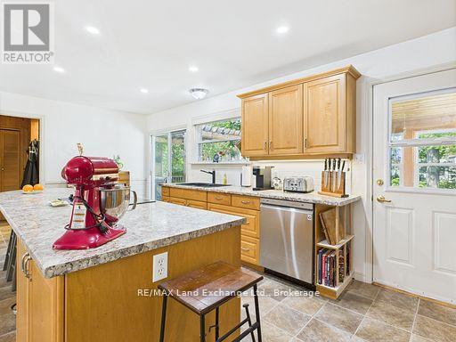 213 HURON ROAD - 8