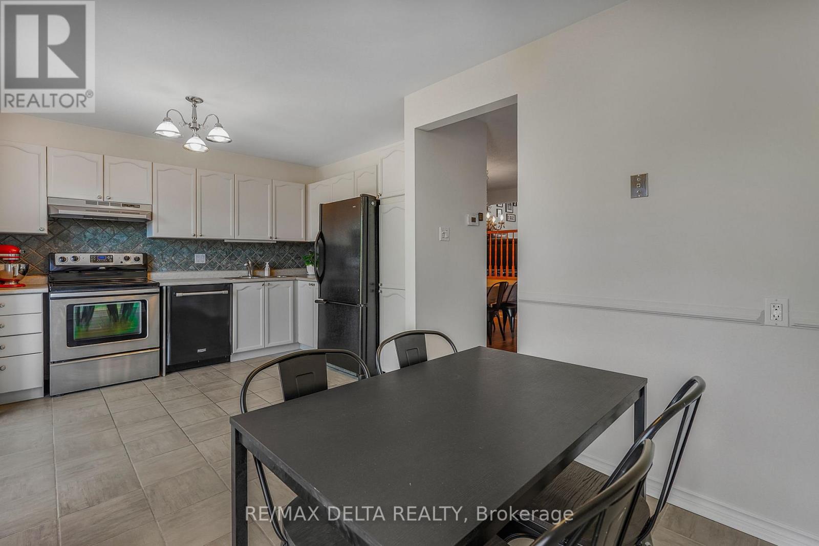 698 BROME CRESCENT - 11
