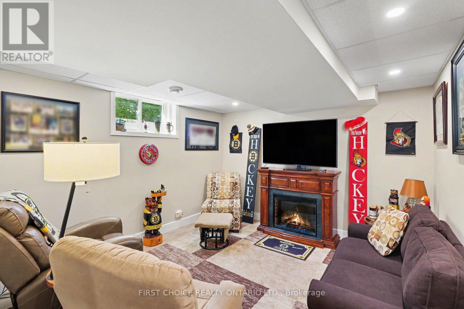 243 SANDRA CRESCENT - 18
