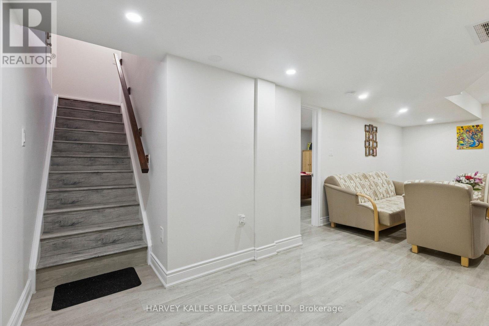 409 TEALBY CRESCENT - 34