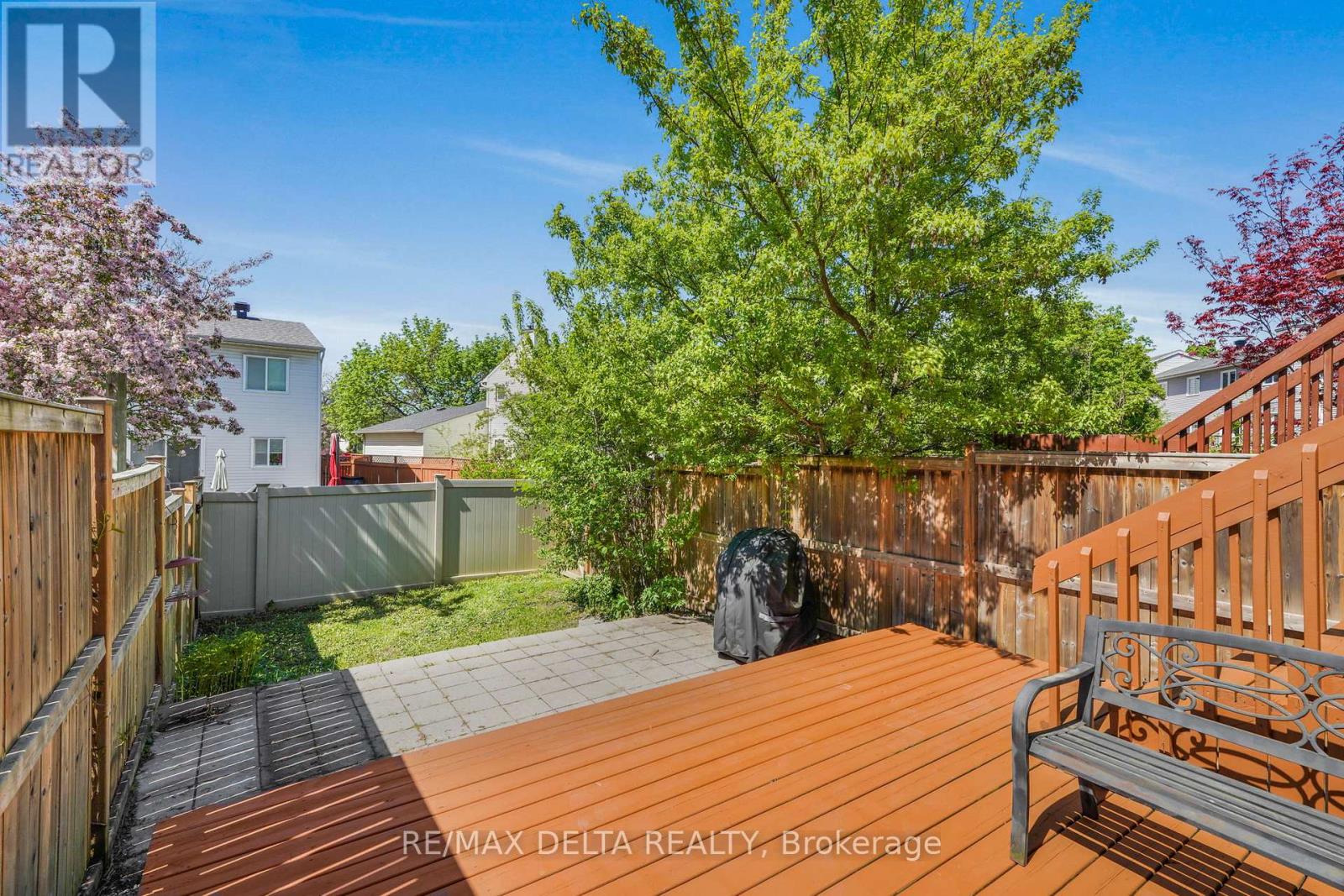 698 BROME CRESCENT - 32