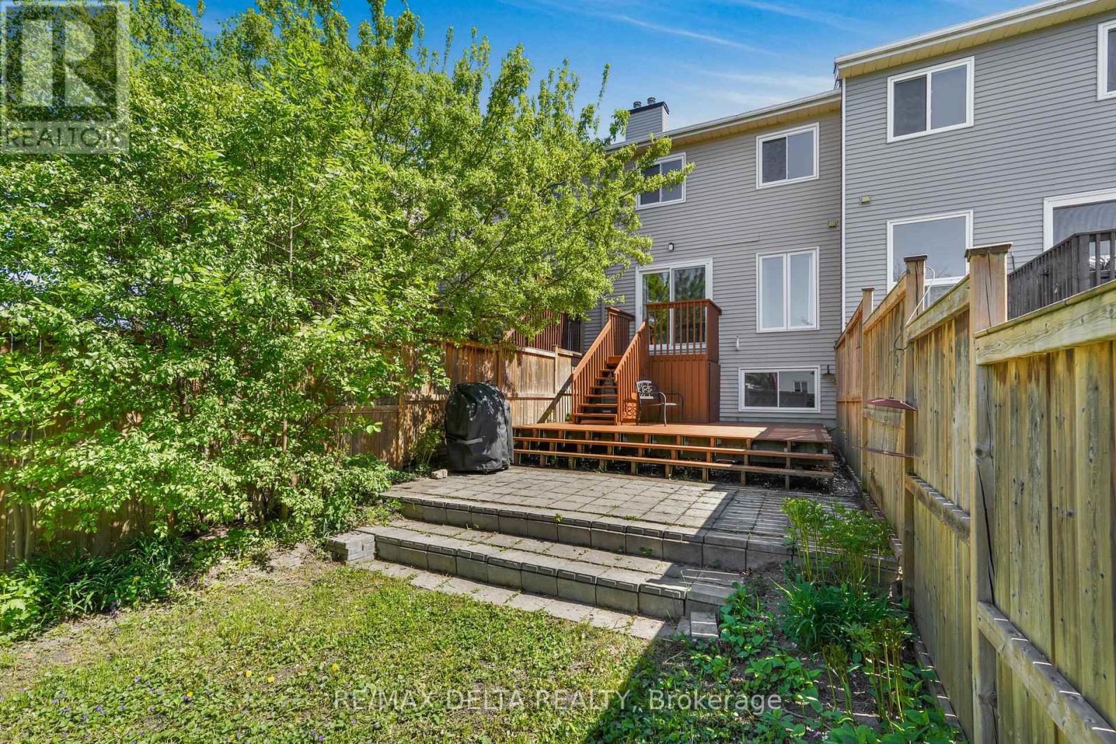 698 BROME CRESCENT - 33