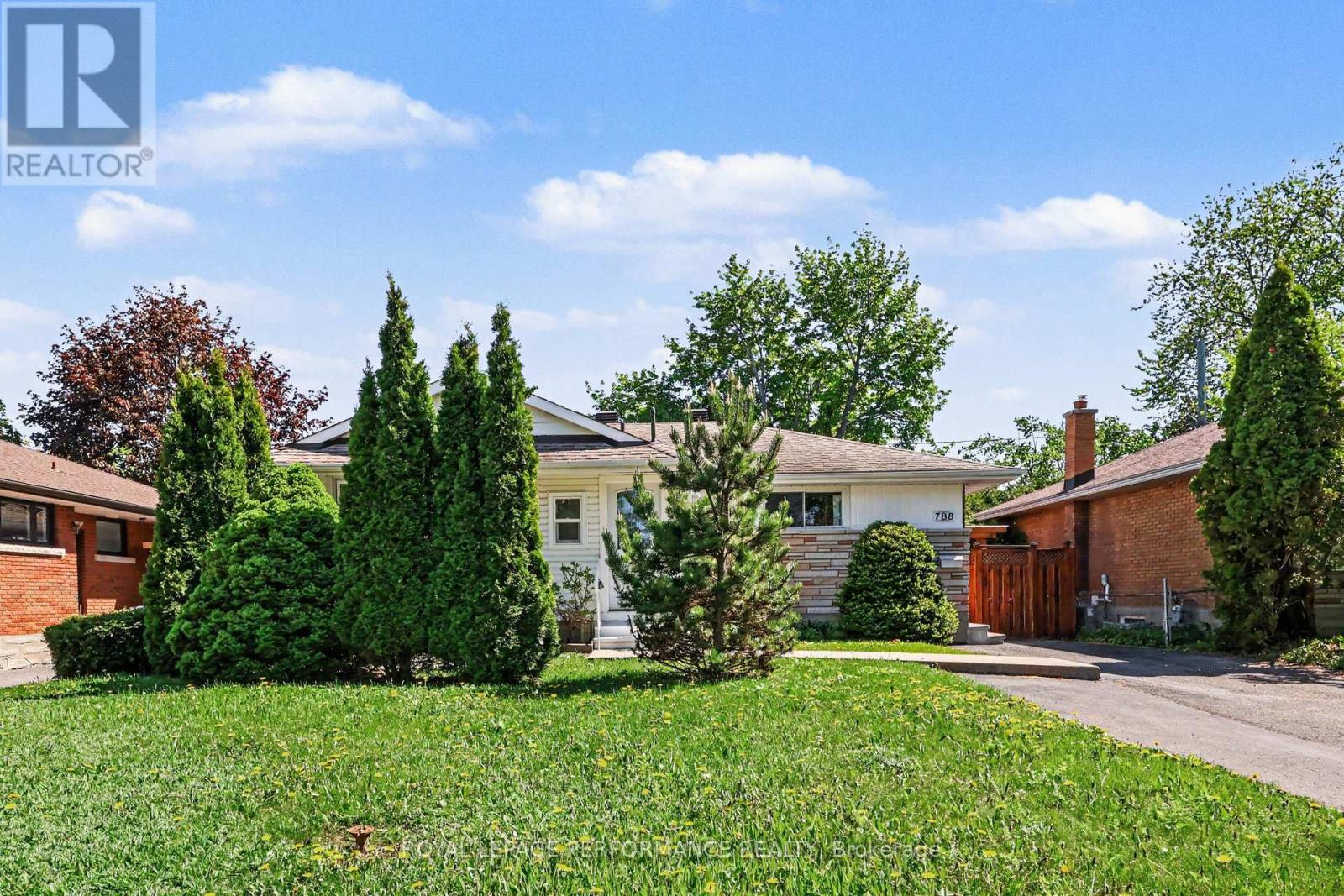 788 DICKENS AVENUE - 40