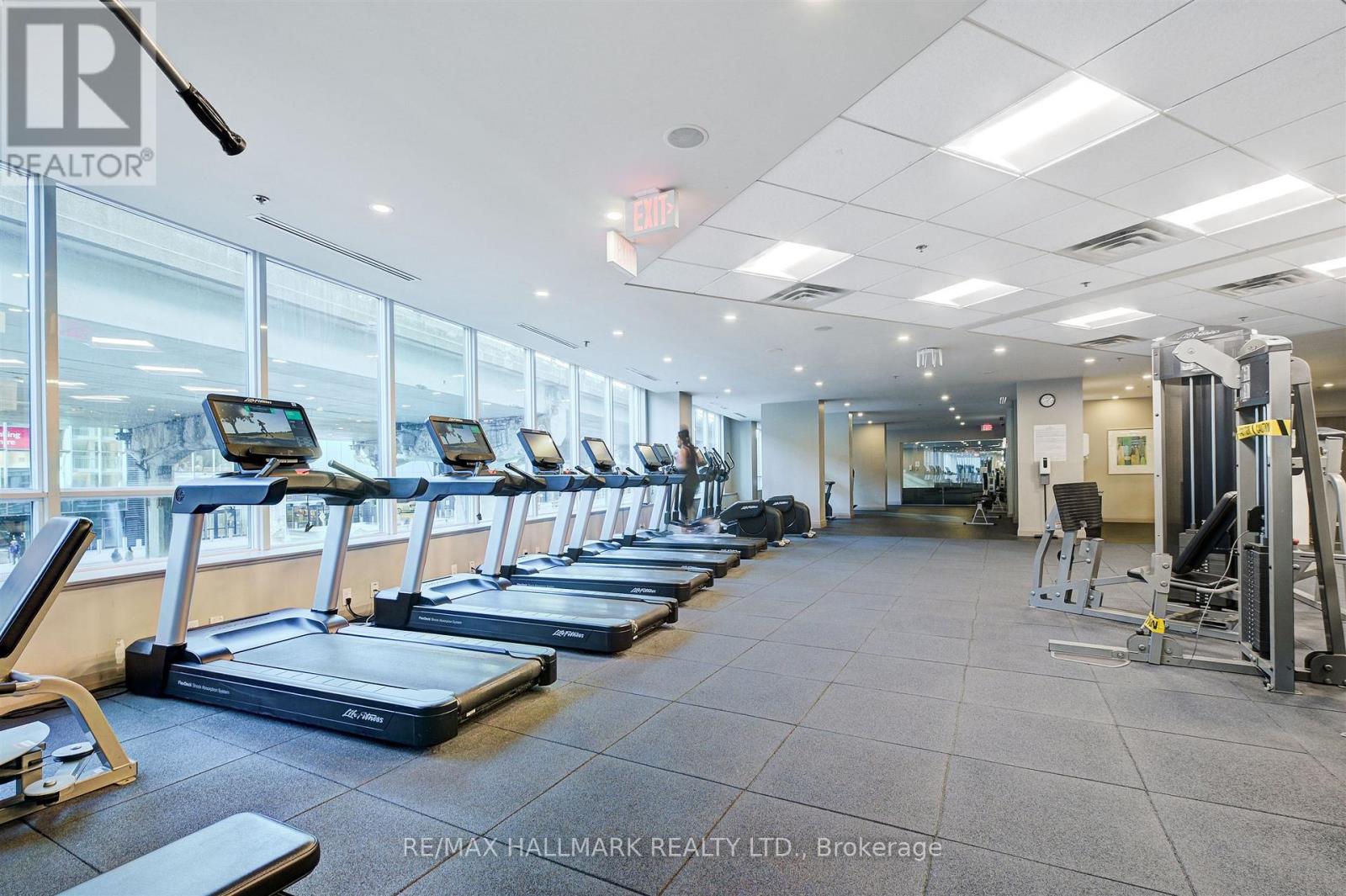#2211 18 HARBOUR STREET - 33