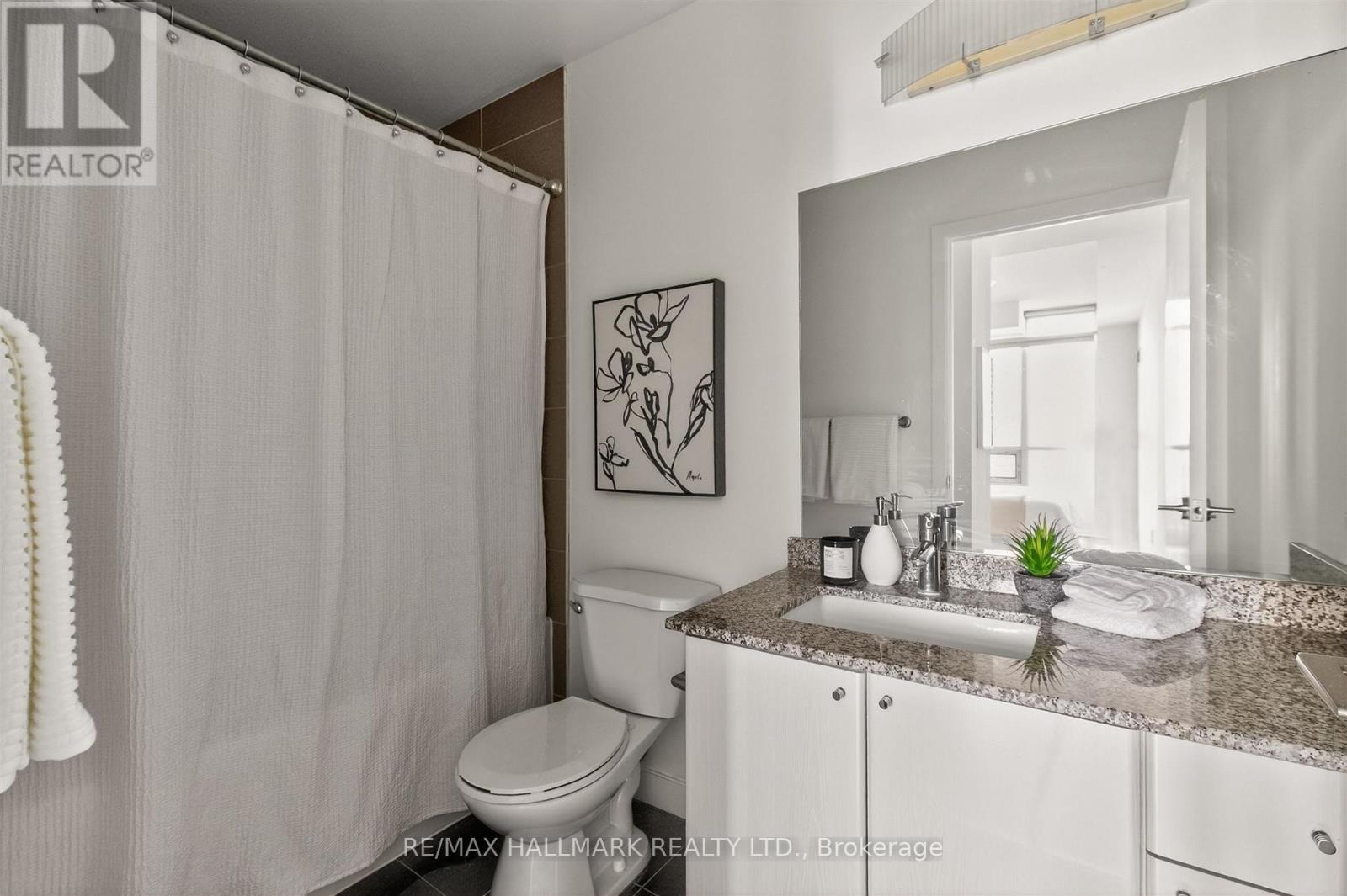 #2211 18 HARBOUR STREET - 25