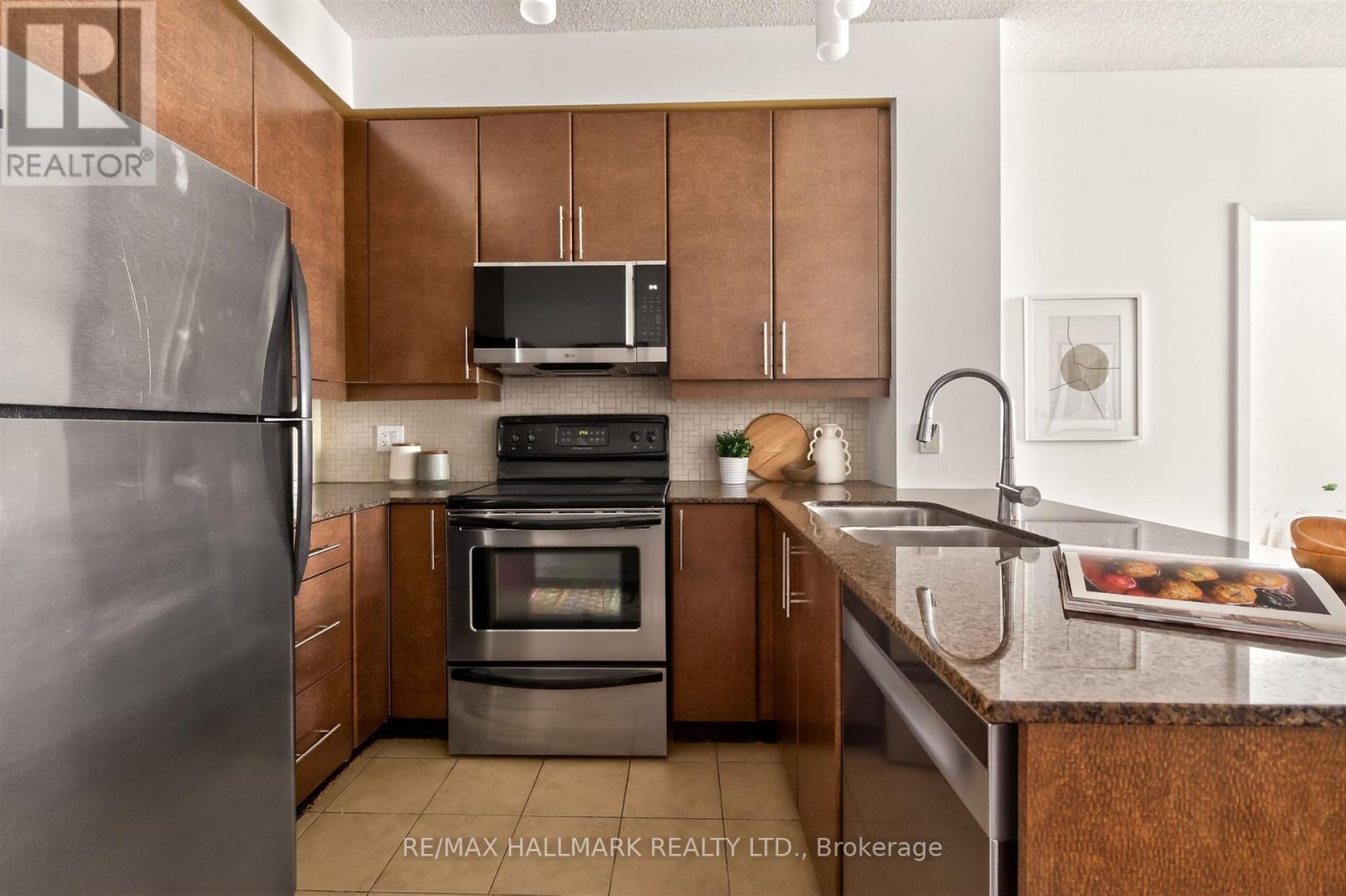 #2211 18 HARBOUR STREET - 13