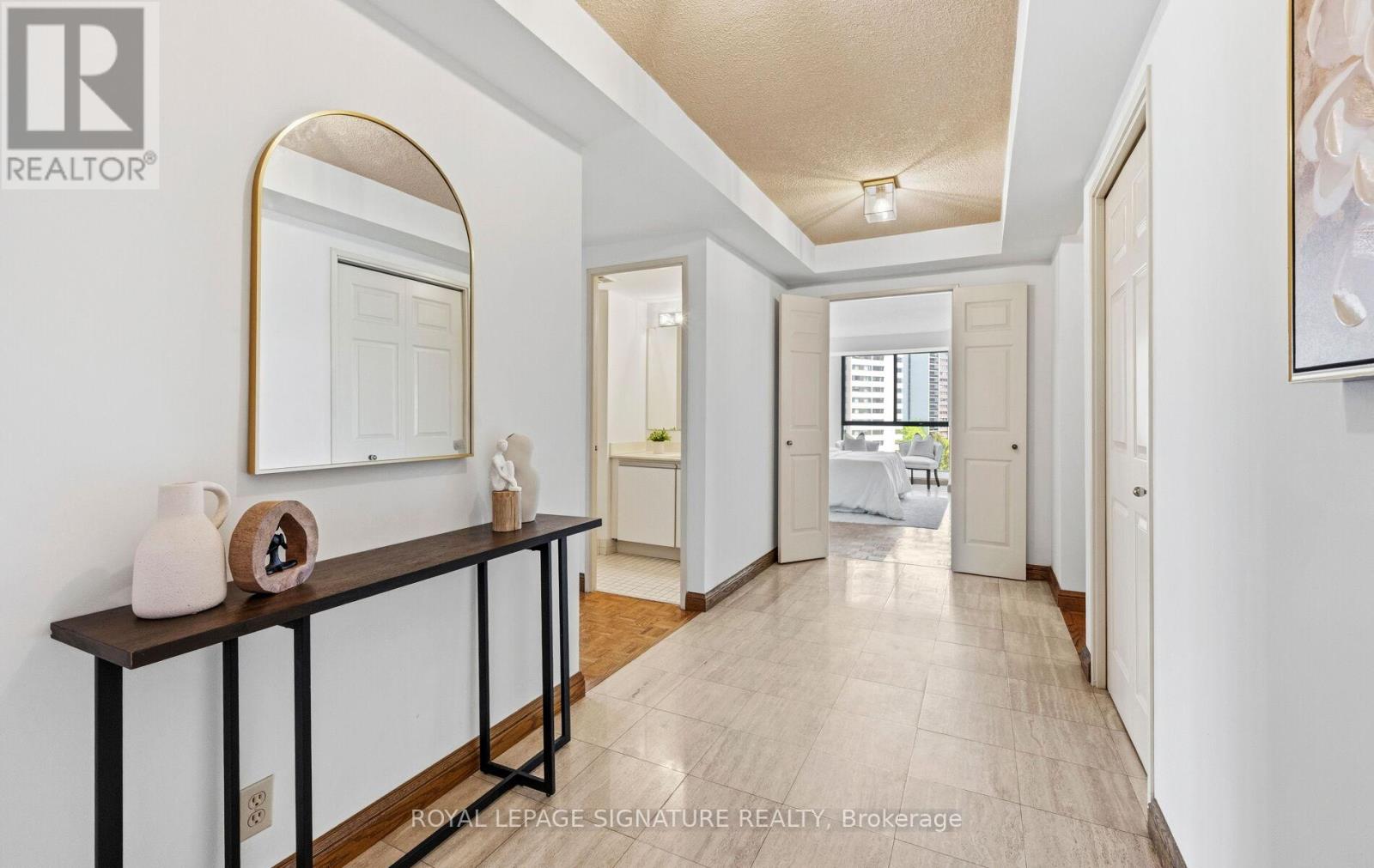 #805 3 CONCORDE PLACE - 2