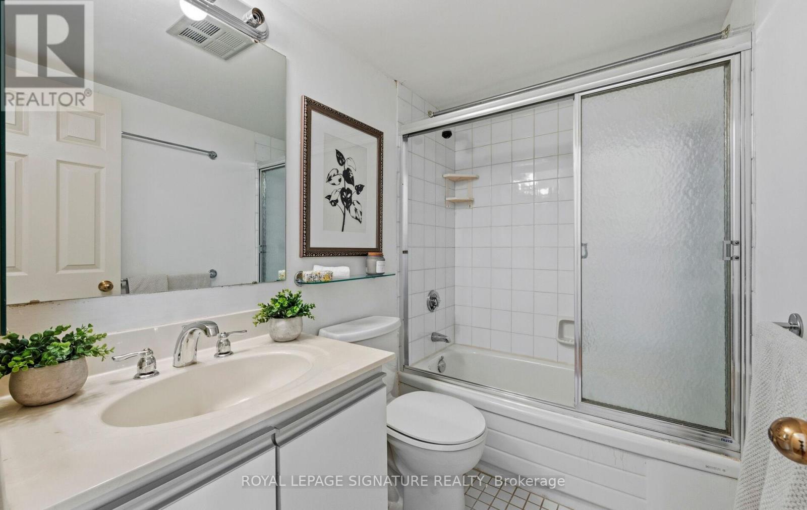 #805 3 CONCORDE PLACE - 20
