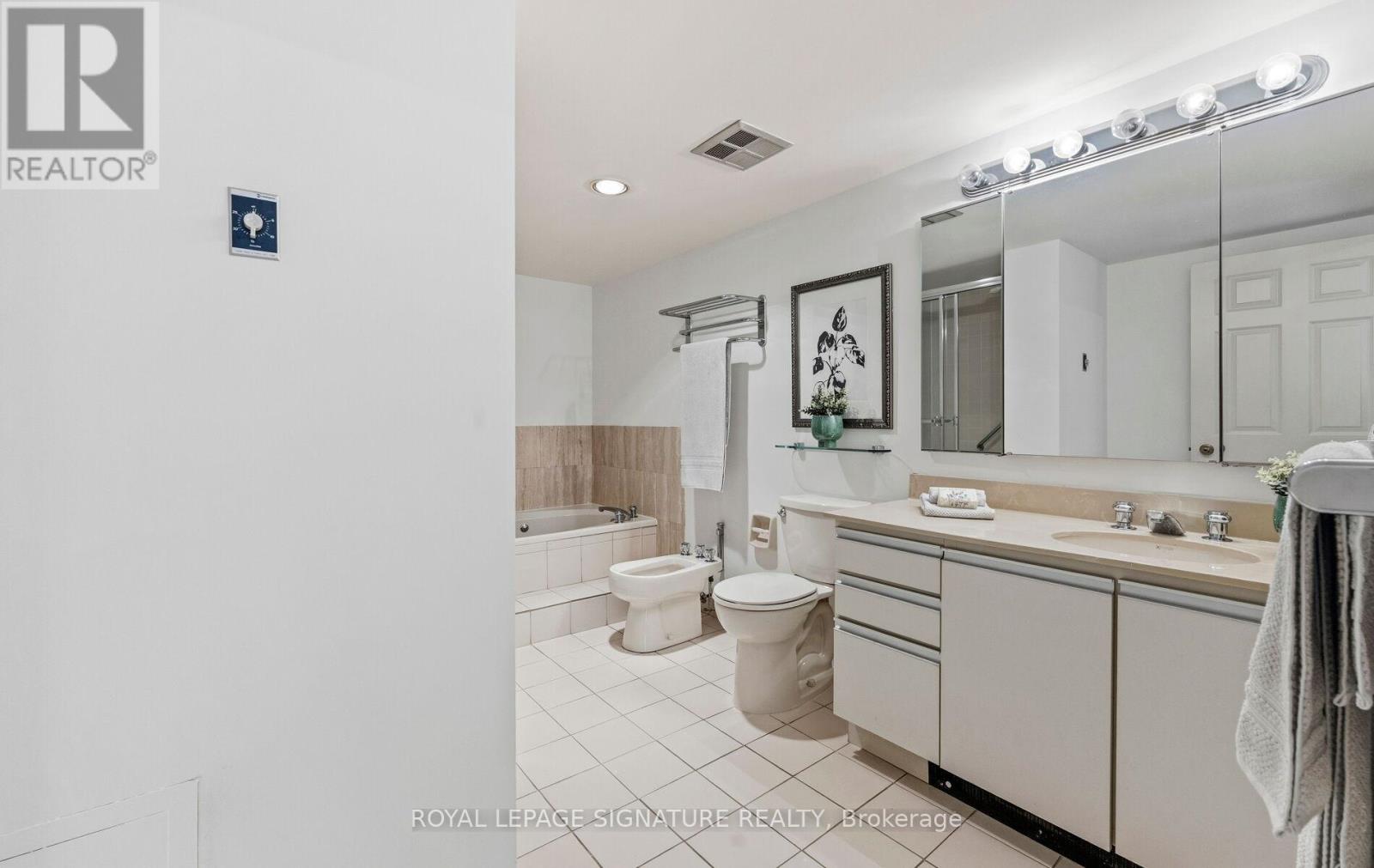 #805 3 CONCORDE PLACE - 15