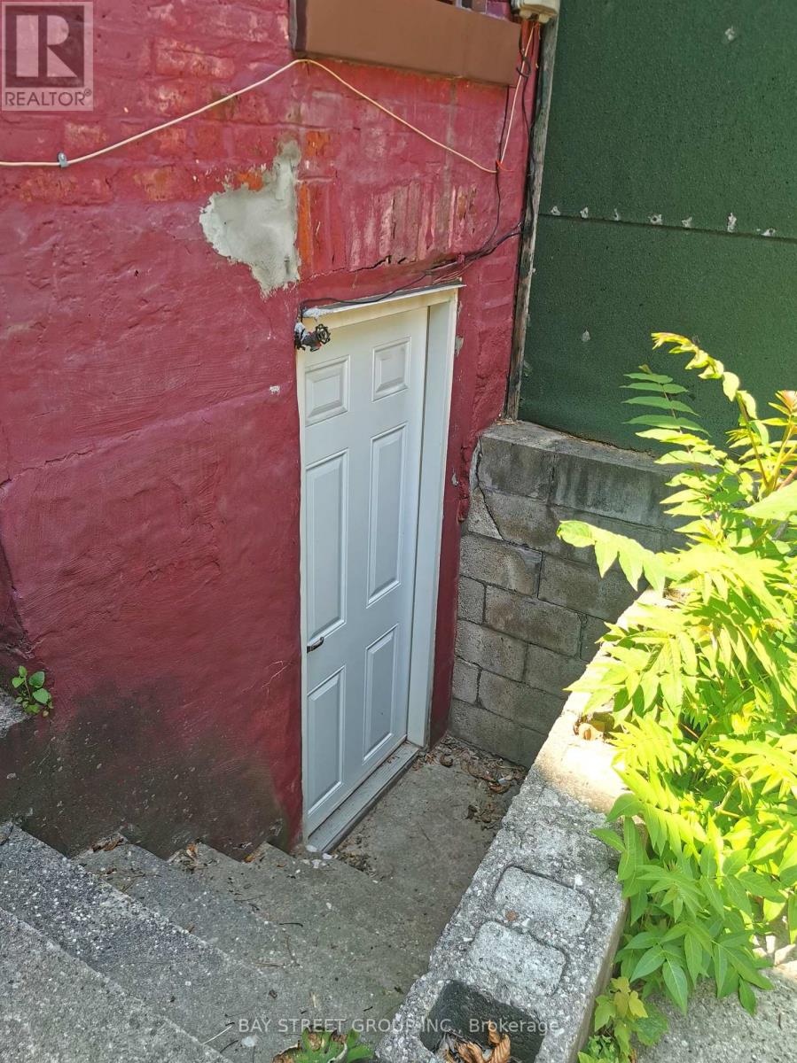 35 BORDEN STREET - 25