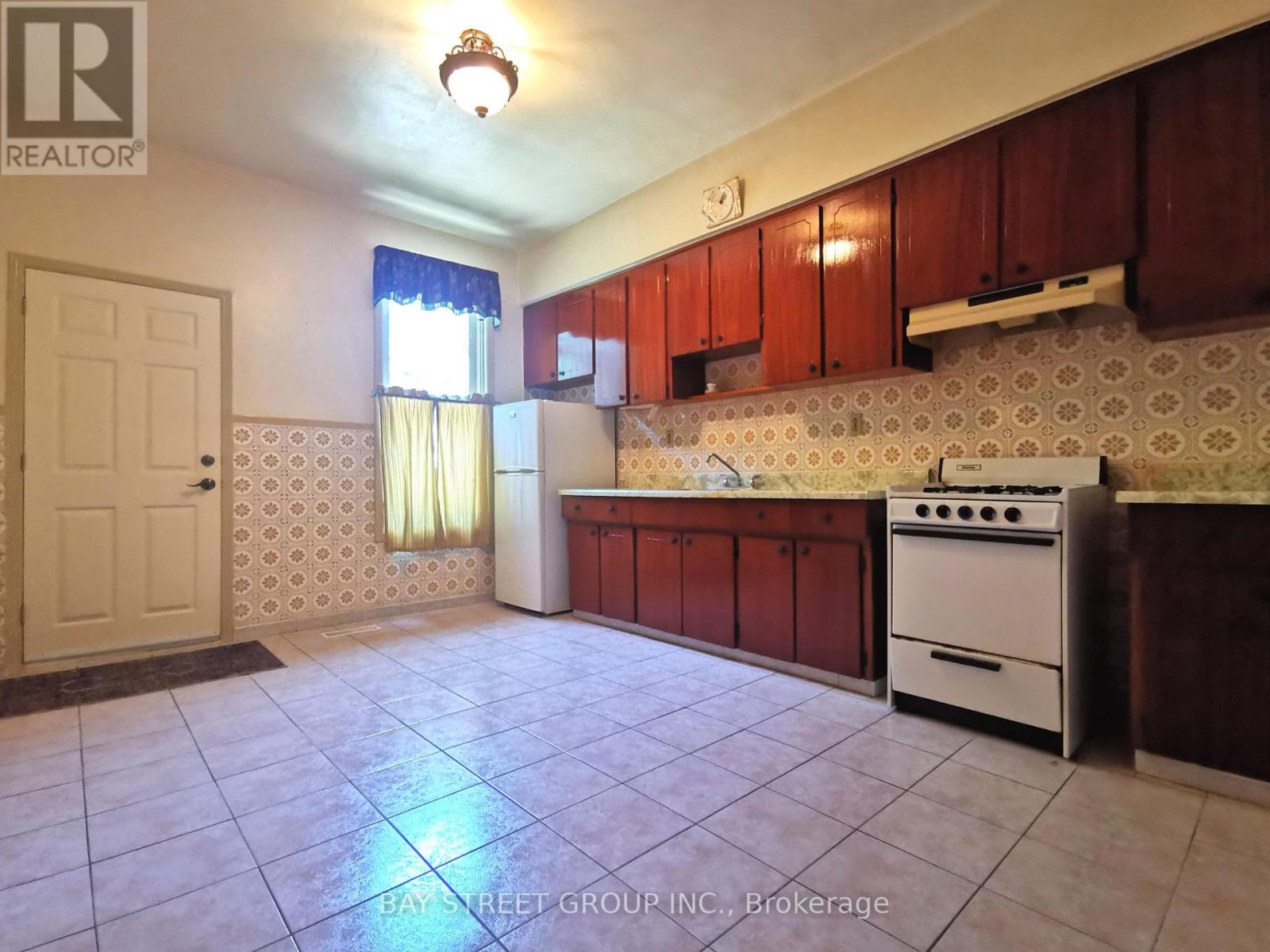 35 BORDEN STREET - 8