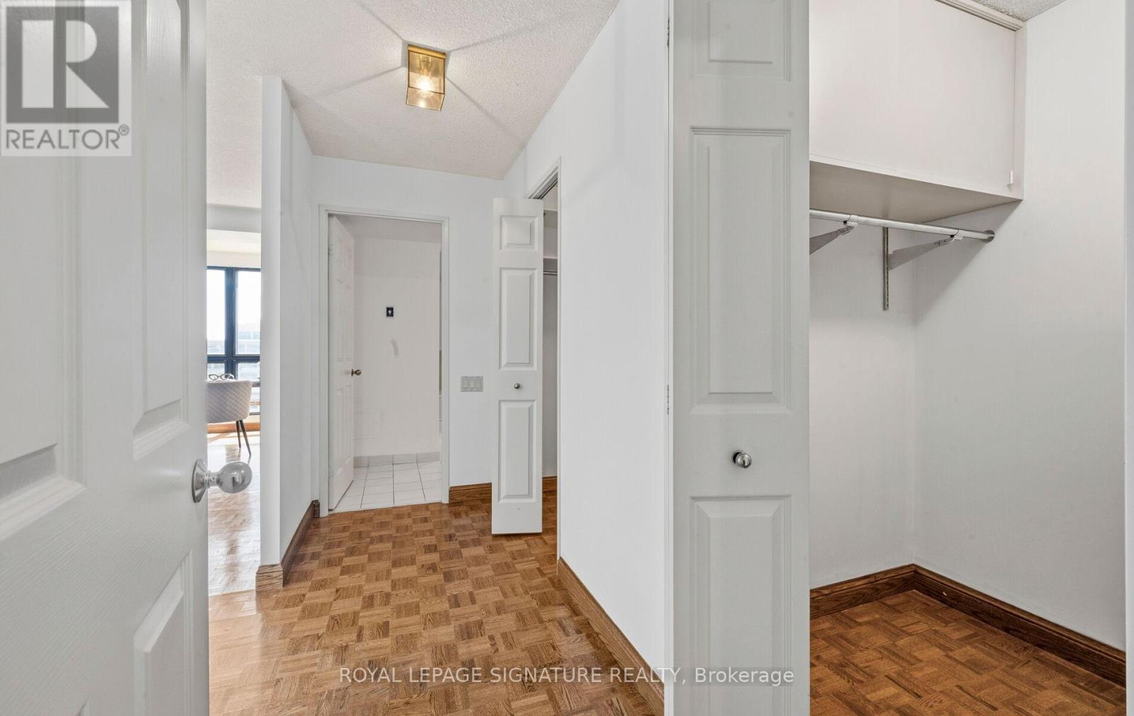 #805 3 CONCORDE PLACE - 11