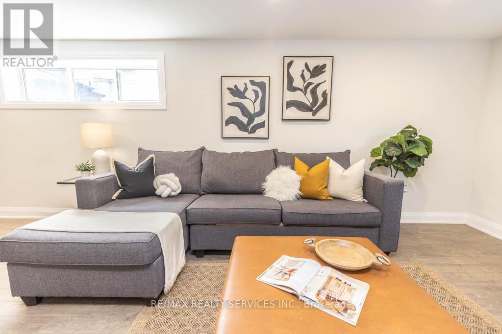 126 ROEBUCK DRIVE - 20