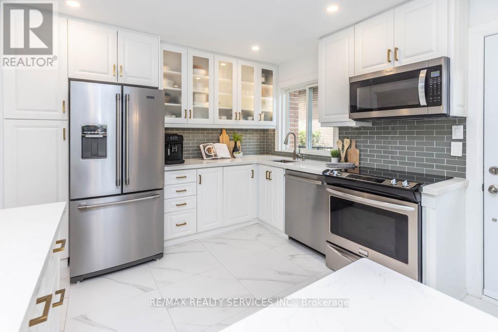 126 ROEBUCK DRIVE - 9