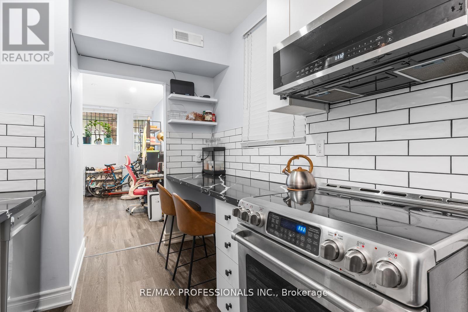 #105 412 JARVIS STREET - 11